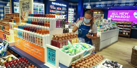 Please note that all <b>salary</b> figures are. . Sales associate bath and body works pay